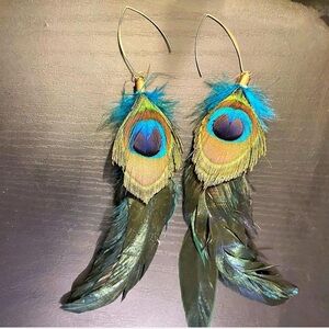 NWOT Natural Peacock Feather Dangle Earrings.